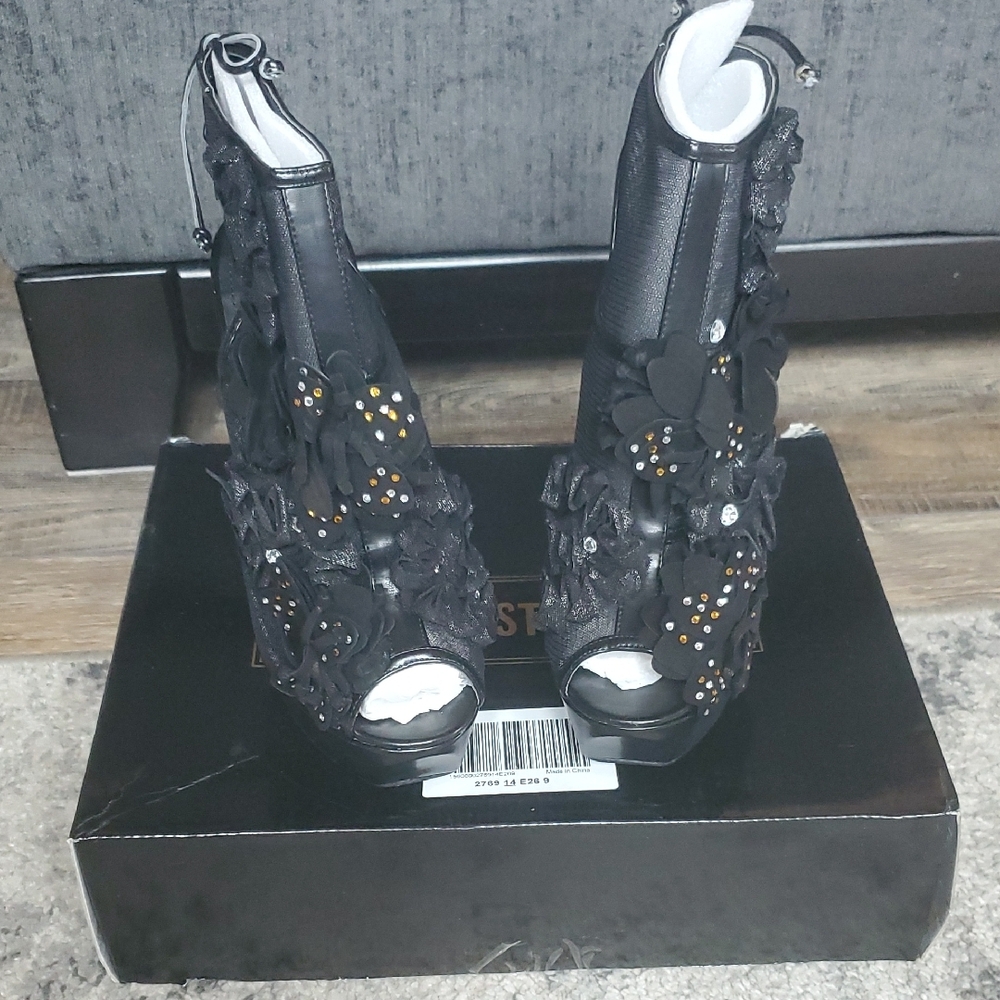 Colin Stuart Black Heeled Boots with Glossy Finish